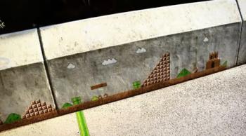 Фанат Марио создал игровую инсталляцию на тротуаре