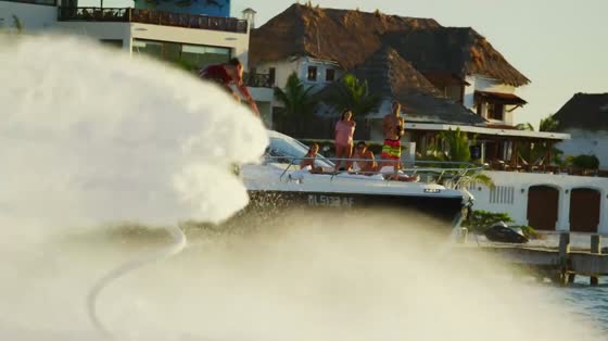 Всем летнего настроения! Flyboard - ховерборд, только на воде.